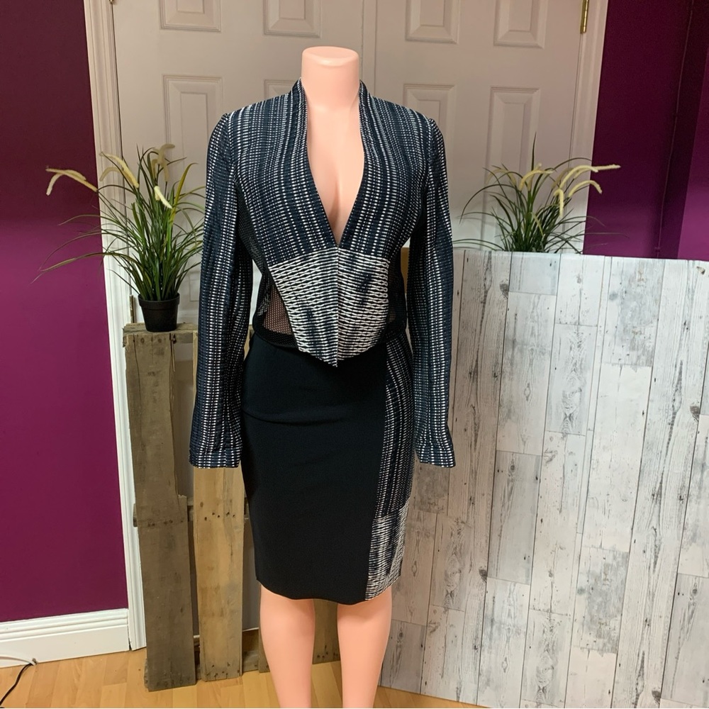 Elie Tahari Woman’s Skirt And Jacket Set Blue Sz Small